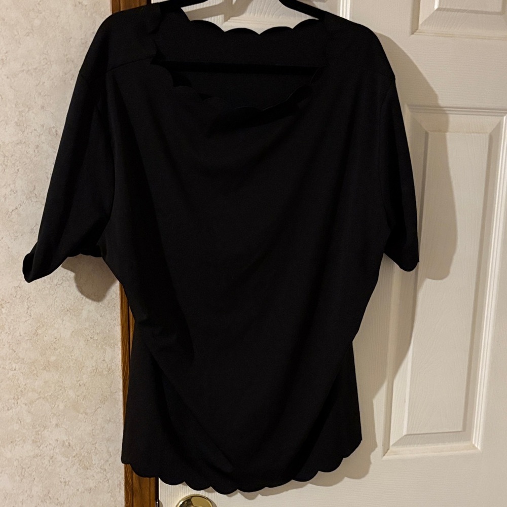 Elegant Black Scalloped Women's Top 2X like new!